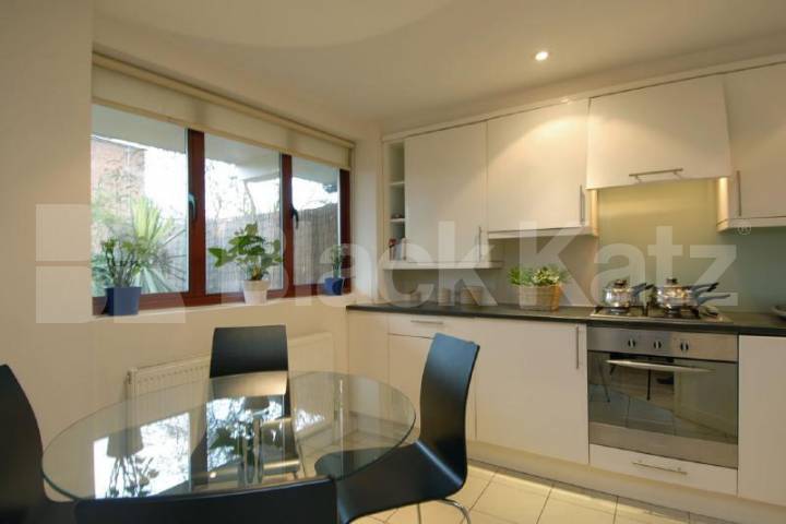 			New Instruction, 3 Bedroom, 1 bath, 1 reception Flat			 Barnsbury Grove, ISLINGTON/BARNSBURY